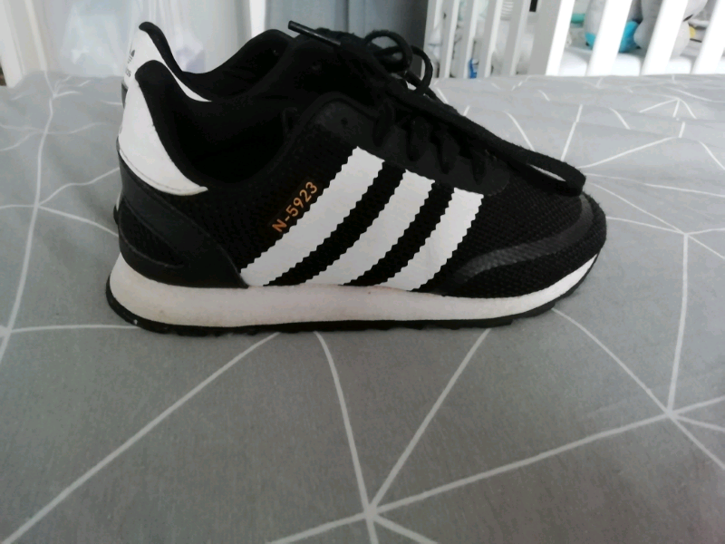 black adidas trainers size 2